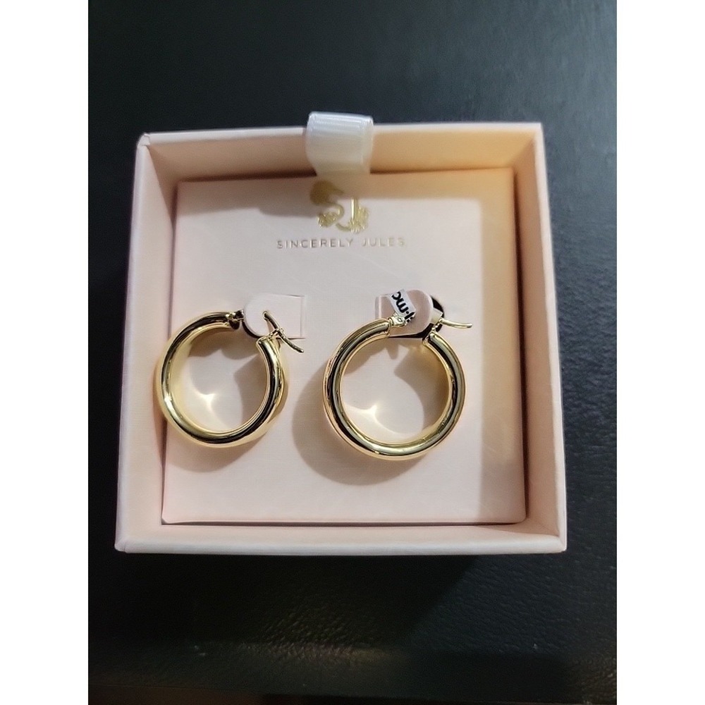 Sincerely Jules Gold tone Pierced Meduim Sized Huggie Hoop Earrings NIB.